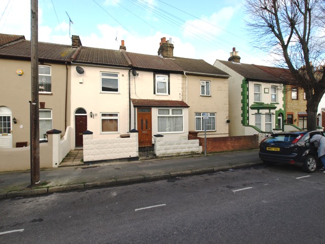 3 bed investment property in Copenhagen Road Gillingham